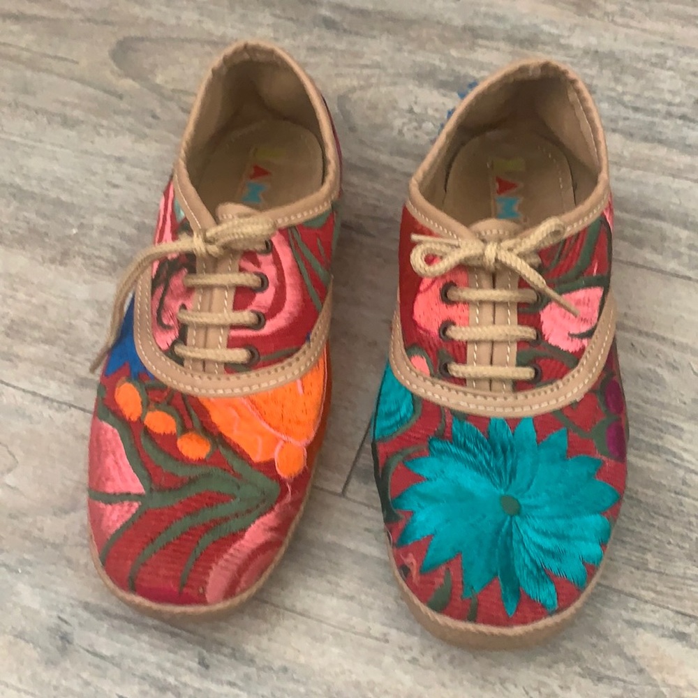 GUC Mexican embroidered shoes